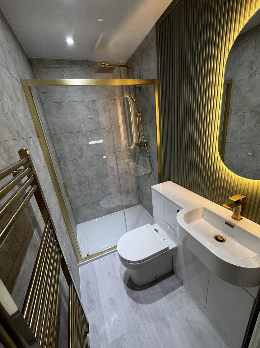 Brushed Brass & Sage Green En-Suite